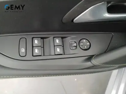 Photo 11 Peugeot 208  Hybrid 145 e-DCS6