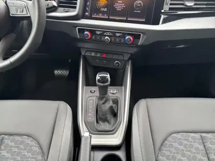 Photo 11 Audi A1  Sportback 30 TFSI 116 ch S tronic 7