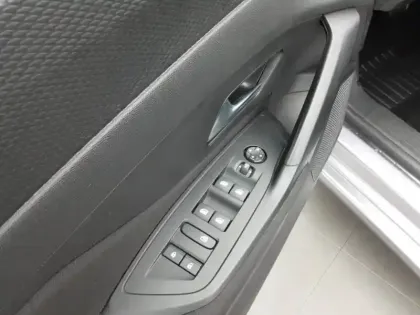 Photo 17 Peugeot 308  BlueHDi 130ch S&S EAT8