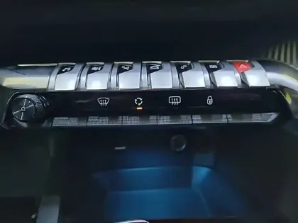 Photo 24 Peugeot 3008  BlueHDi 130ch S&S EAT8