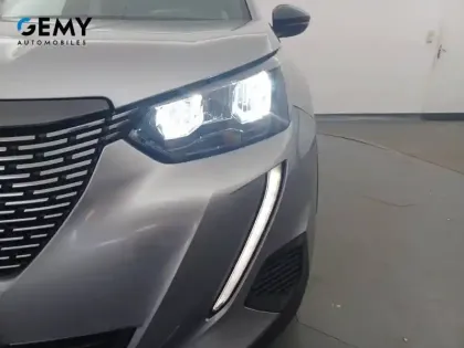 Photo 60 Peugeot 2008  PureTech 130 S&S BVM6