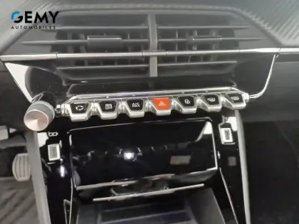 Photo 15 Peugeot 2008  PureTech 130 S&S BVM6