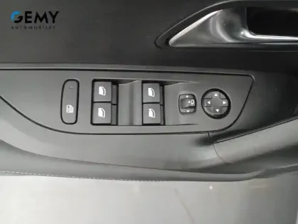 Photo 55 Peugeot 2008  PureTech 130 S&S BVM6