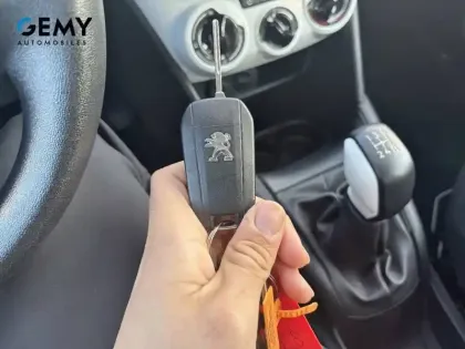 Photo 14 Peugeot 208  PureTech 68ch BVM5