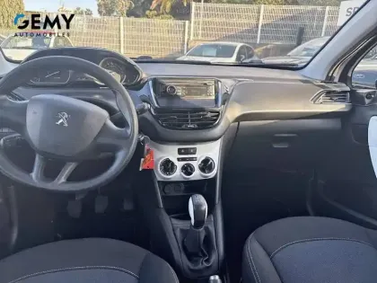 Photo 24 Peugeot 208 Gén. I Ph2 Like 5