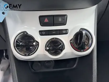 Photo 13 Peugeot 208  PureTech 68ch BVM5