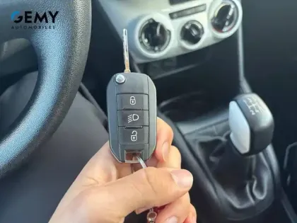 Photo 32 Peugeot 208 Gén. I Ph2 Like 5