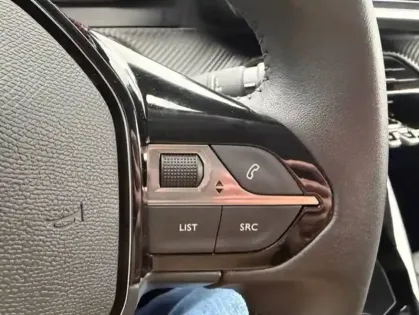 Photo 38 Peugeot 2008  PureTech 130 S&S BVM6