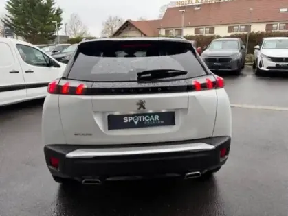 Photo 28 Peugeot 2008  PureTech 130 S&S BVM6