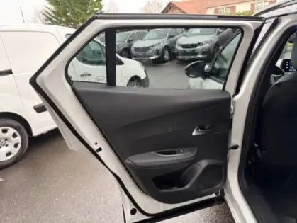 Photo 34 Peugeot 2008  PureTech 130 S&S BVM6