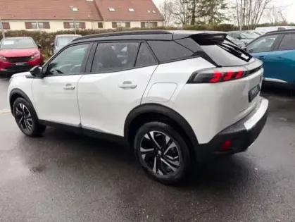 Photo 29 Peugeot 2008  PureTech 130 S&S BVM6