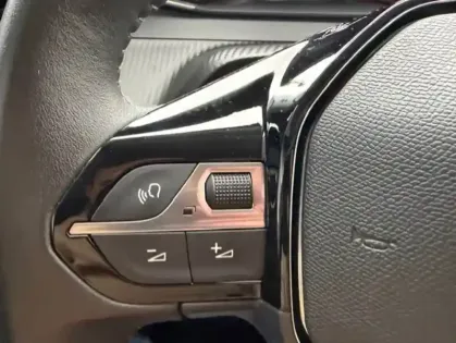 Photo 37 Peugeot 2008  PureTech 130 S&S BVM6