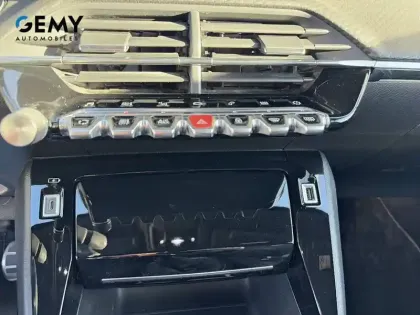 Photo 14 Peugeot 2008  PureTech 130 S&S BVM6