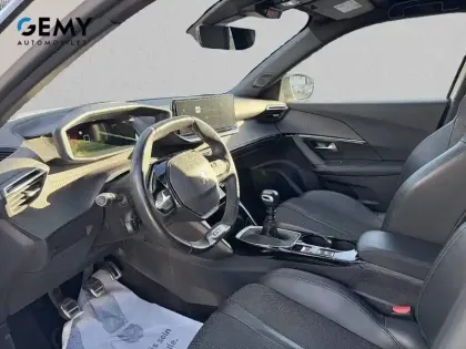 Photo 8 Peugeot 2008  PureTech 130 S&S BVM6