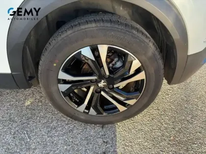 Photo 27 Peugeot 2008  PureTech 130 S&S BVM6