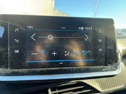 Photo 22 Peugeot 208  PureTech 100 S&S EAT8