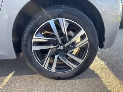 Photo 12 Peugeot 208  PureTech 100 S&S EAT8