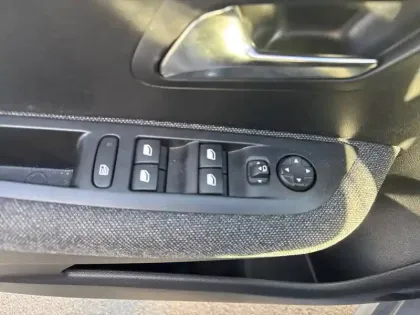 Photo 20 Peugeot 208  PureTech 100 S&S EAT8