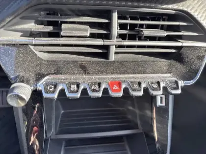 Photo 23 Peugeot 208  PureTech 100 S&S EAT8