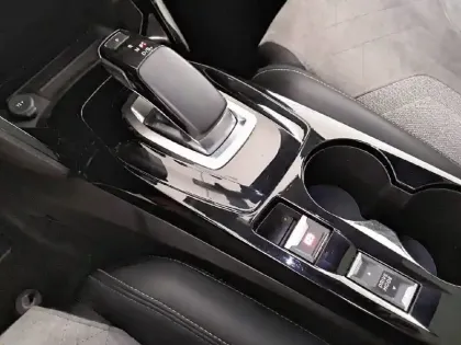 Photo 13 Peugeot 2008  Moteur électrique 136 ch