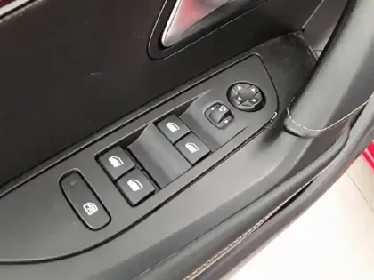 Photo 25 Peugeot 2008  Moteur électrique 136 ch