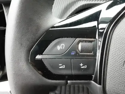 Photo 18 Peugeot 208  Electrique 50 kWh 136ch