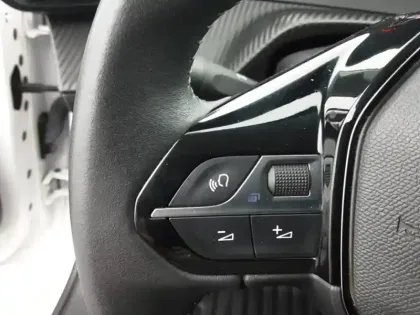 Photo 19 Peugeot 208  PureTech 75 S&S BVM5