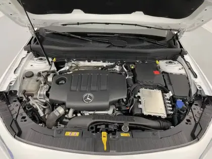 Photo 41 Mercedes GLB  200 d 8G-DCT