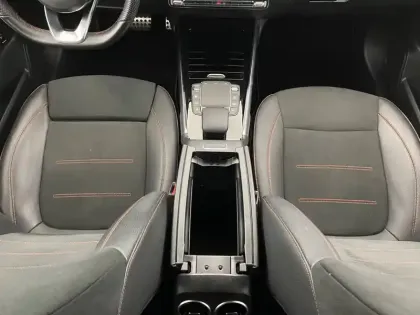 Photo 53 Mercedes GLB  200 d 8G-DCT