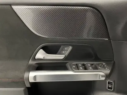 Photo 46 Mercedes GLB  200 d 8G-DCT