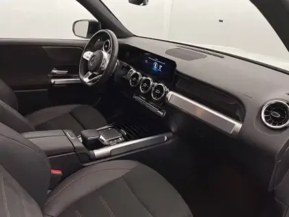 Photo 47 Mercedes GLB  200 d 8G-DCT