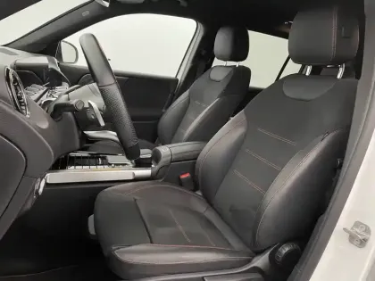 Photo 36 Mercedes GLB  200 d 8G-DCT