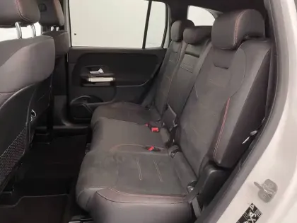 Photo 37 Mercedes GLB  200 d 8G-DCT