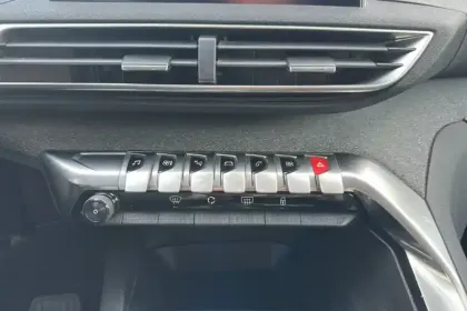 Photo 45 Peugeot 3008 Gén. II Ph1 Allure 5