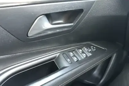 Photo 48 Peugeot 3008 Gén. II Ph1 Allure 5