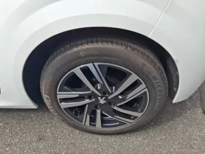 Photo 47 Peugeot 208  PureTech 100 S&S BVM6