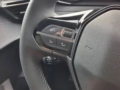 Photo 58 Peugeot 208  PureTech 100 S&S BVM6