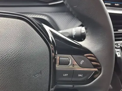 Photo 53 Peugeot 208  PureTech 100 S&S BVM6