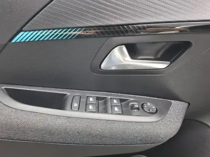 Photo 52 Peugeot 208  PureTech 100 S&S BVM6