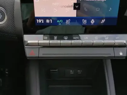 Photo 26 Renault Symbioz  E-Tech full hybrid 145