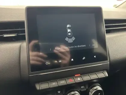 Photo 19 Renault Clio  E-Tech 140