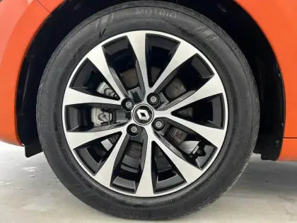 Photo 18 Renault Clio  E-Tech 140