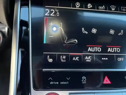 Photo 22 Audi Q8 RS  Tiptronic 8 Quattro