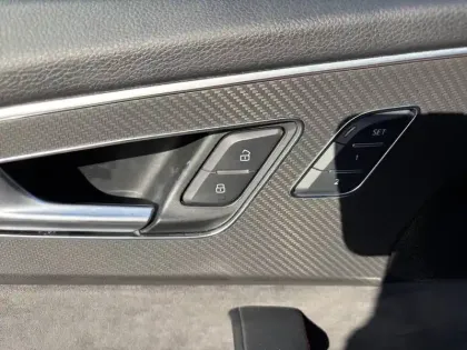 Photo 19 Audi Q8 RS  Tiptronic 8 Quattro