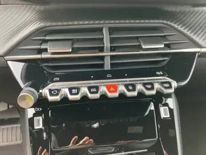 Photo 19 Peugeot 2008  Hybrid 145 e-DCS6