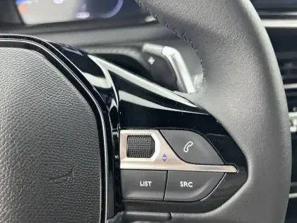 Photo 60 Peugeot 2008  Hybrid 145 e-DCS6