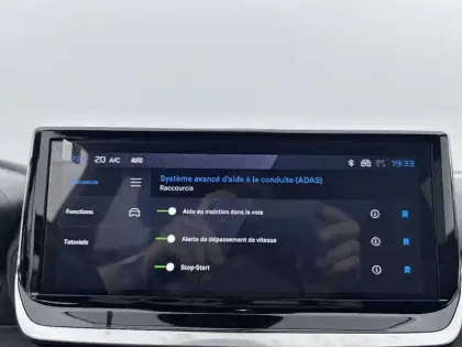 Photo 63 Peugeot 2008  Hybrid 145 e-DCS6