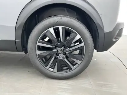 Photo 53 Peugeot 2008  Hybrid 145 e-DCS6