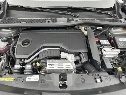 Photo 67 Peugeot 2008  Hybrid 145 e-DCS6