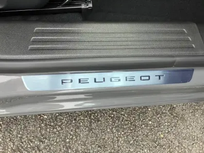 Photo 3 Peugeot 2008  Hybrid 145 e-DCS6